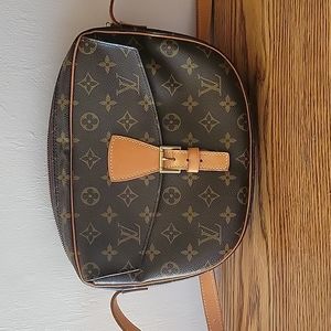 LOUIE VUITTON